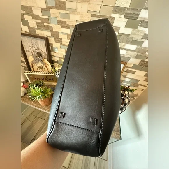 Gucci 101920 Black Leather Shopper Tote w/ Attached Zip Pouch - Picture 6 of 16